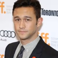 Joseph Gordon-Levitt, Emily Blunt, Stanley Tucci & More Lead English Version of THE…