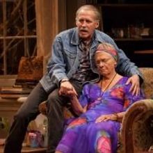 BWW Reviews: Arena Stage's Hysterical and Poignant THE VELOCITY OF AUTUMN