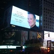 Photo Coverage: Broadway and Times Square Tribute the Late Robin Williams