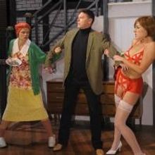 BWW Reviews: NOISES OFF Leaves Audience in Stitches at The Clarence Brown Theatre