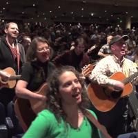 STAGE TUBE: Nearly 1,000 Guitarists Play ONCE's 'Falling Slowly' in Toronto