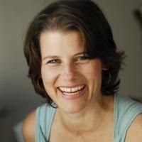 BWW Interviews: Kelly Kinsella, Funny Girl With a Side of Anxiety