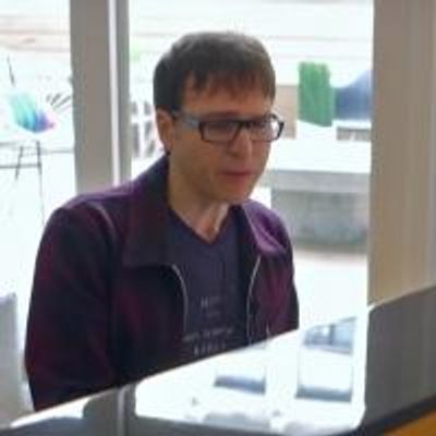 STAGE TUBE: HEDWIG's Stephen Trask Performs 'Midnight Radio', New Song and More