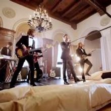 VIDEO: MAROON 5 Become Real-Life Wedding Crashers in New 'Sugar' Video