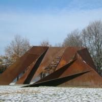 Chuck Ginnever's MEDUSA Steel Sculpture Installed in Riverside Park