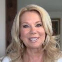 STAGE TUBE: Kathie Lee Gifford Talks to Facebook Fans About SCANDALOUS!