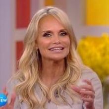 VIDEO: Kristin Chenoweth Chats ON THE TWENTIETH CENTURY and More on THE VIEW