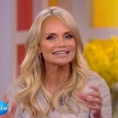 VIDEO: Kristin Chenoweth Chats ON THE TWENTIETH CENTURY and More on THE VIEW