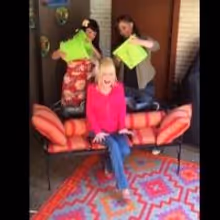 STAGE TUBE: Country Star Dolly Parton Does the Ice Bucket Challenge