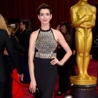 Anne Hathaway Eyeing GROUNDED at the Public This Spring; Julie Taymor to Direct