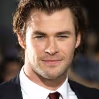 Chris Hemsworth to Host SATURDAY NIGHT LIVE Next Month