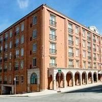 Fall Colors, Distinctive Hotels in Halifax Ideal for Discovering Nova Scotia