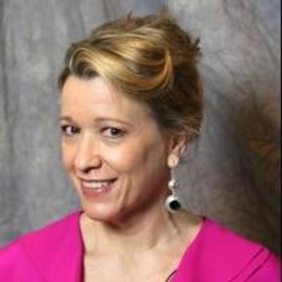 In the Spotlight Series: In the Tonys Photo Booth with Nominee Linda Emond