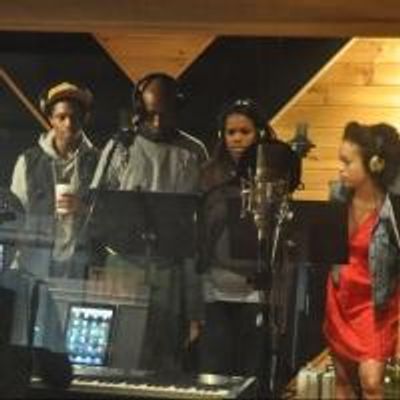 Exclusive Photo Coverage: MOTOWN Cast Decks the Halls for Carols for a Cure