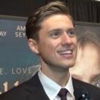 TV: On the Red Carpet at the LES MIS New York City Premiere- Hugh Jackman, Aaron… Video