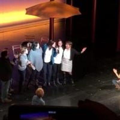 UPDATE: Full Video! Idina Menzel & IF/THEN Audience Members Sing 'Let It Go' for Broadway Cares