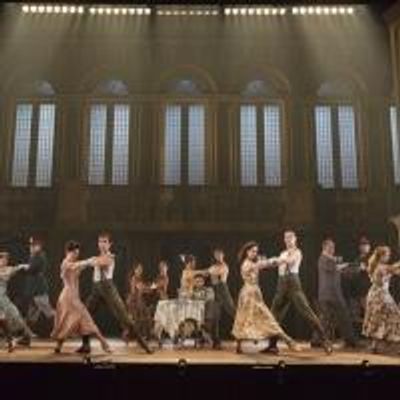 BWW Reviews: EVITA is Adored at the Majestic Theatre