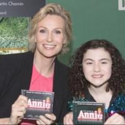 Photo Coverage: Jane Lynch, Lilla Crawford &amp; ANNIE Cast Sign Albums at Barnes &amp; Noble!