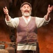 BWW Reviews: Balancing Traditions for Characters, Audience with FIDDLER ON THE ROOF a
