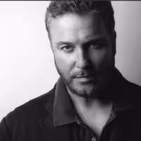 William Petersen Stars Alongside Rae Gray in Steppenwolf Theatre's SLOWGIRL, Now…