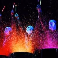 BWW Reviews: NEW YORK, BROADWAY, I BLUE MAN E LA MAGIA DEL NATALE