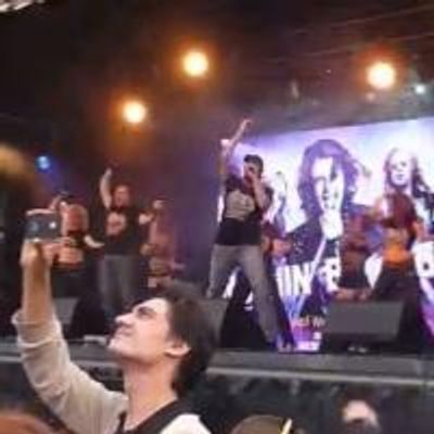 STAGE TUBE: ROCK OF AGES Sets World Record For Largest Air Guitar Ensemble at WEST END LIVE 2013!