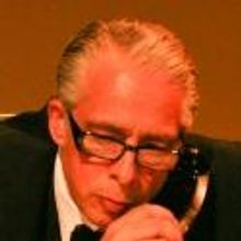 BWW Reviews: Anthony Skordi is Cautious Yet Focused in ONASSIS World Premiere at Stel