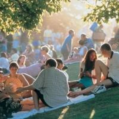 Live by the Lake to Present Opera al Fresco, SINGIN' IN THE RAIN & More this Month