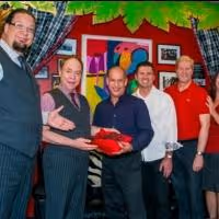 Photo Flash: Penn & Teller Present Golden Rainbow Execs With Key to Their Theater