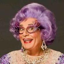 BWW Reviews: Irreverent Goodbyes from DAME EDNA at the Moore