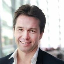 Julian Ovenden & More Star in SUNDAY IN THE PARK WITH GEORGE in Paris, Opening…