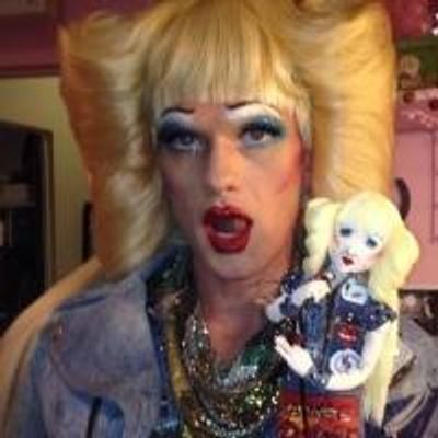 Photo Flash: Neil Patrick Harris Poses with &#039;Mini-Hedwig&#039; Backstage at the Belasco