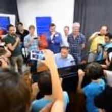 STAGE TUBE: Richard M. Sherman Serenades Mexico's MARY POPPINS Cast Backstage