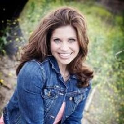BOY MEETS WORLD Star Danielle Fishel to Pen Memoir
