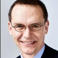 Goodman Theatre Honors Roche Schulfer for 40 Years with Star on 'Walkway of Stars'…
