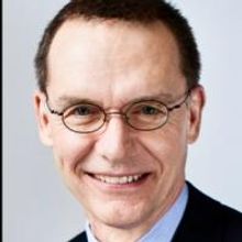 Goodman Theatre Honors Roche Schulfer for 40 Years with Star on 'Walkway of Stars' To