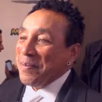 TV: On the MOTOWN Red Carpet with Music Legends Smokey Robinson, Diana Ross, Gladys…