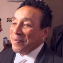 TV: On the MOTOWN Red Carpet with Music Legends Smokey Robinson, Diana Ross, Gladys…