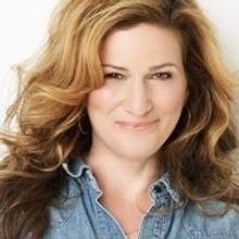 Ana Gasteyer to Lead Northwestern University's 2014 Homecoming Parade