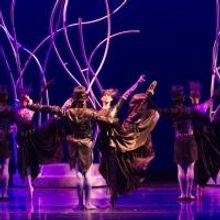 BWW Reviews: Michael Pink Conjures A Majestic Masterpiece in MIRROR, MIRROR