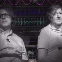 VIDEO: Stephen Fry and Alan Davies Discuss The Science of Opera