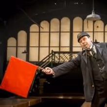 Photo Flash: Sean Hughes Joins THE RAILWAY CHILDREN at King's Cross Tonight