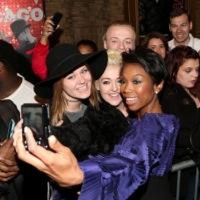 Photo Coverage: Broadway's Newest Murderess, Brandy Norwood, Greets Fans Backstage at CHICAGO!