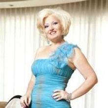 Ania G. P Pens 'Alone in the Crowd'