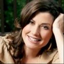 Amy Grant Joins the Pacific Symphony for CHRISTMAS WITH AMY GRANT, Now thru 12/15