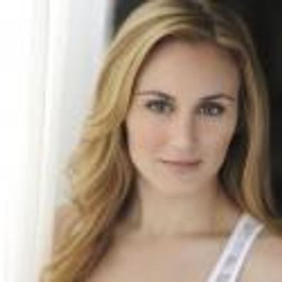 BWW Blog: Stephanie Martignetti of Broadway's NICE WORK IF YOU CAN GET IT - Friends, Costumes & Cannolis!