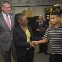 Photo Flash: Mayor Bill de Blasio and First Lady Chirlane McCray Visit A RAISIN IN…
