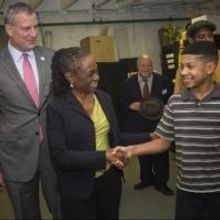 Photo Flash: Mayor Bill de Blasio and First Lady Chirlane McCray Visit A RAISIN IN…