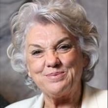 MOTHERS AND SONS' Tyne Daly Appears on THE TALK Today