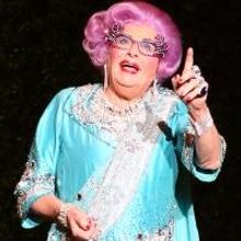 BWW Review: DAME EDNA Bids Her Possums A Glorious Goodbye in Toronto